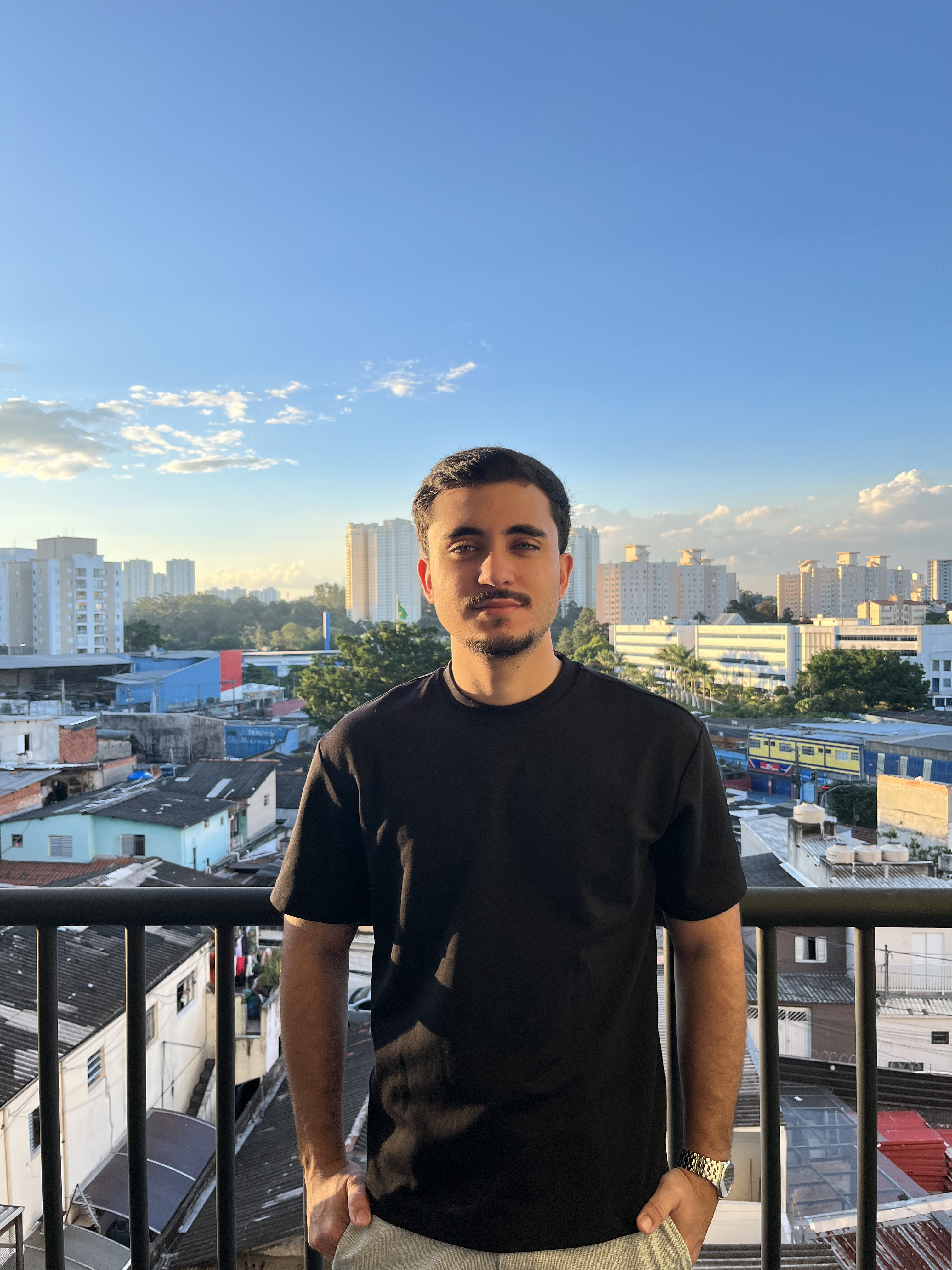 Guilherme Elvira, especialista em tráfego pago e landing pages